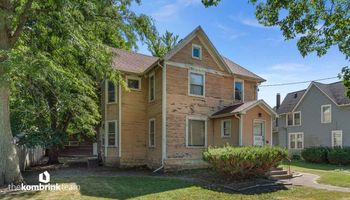 424 S 7th St DeKalb IL | Two-Flat for Sale