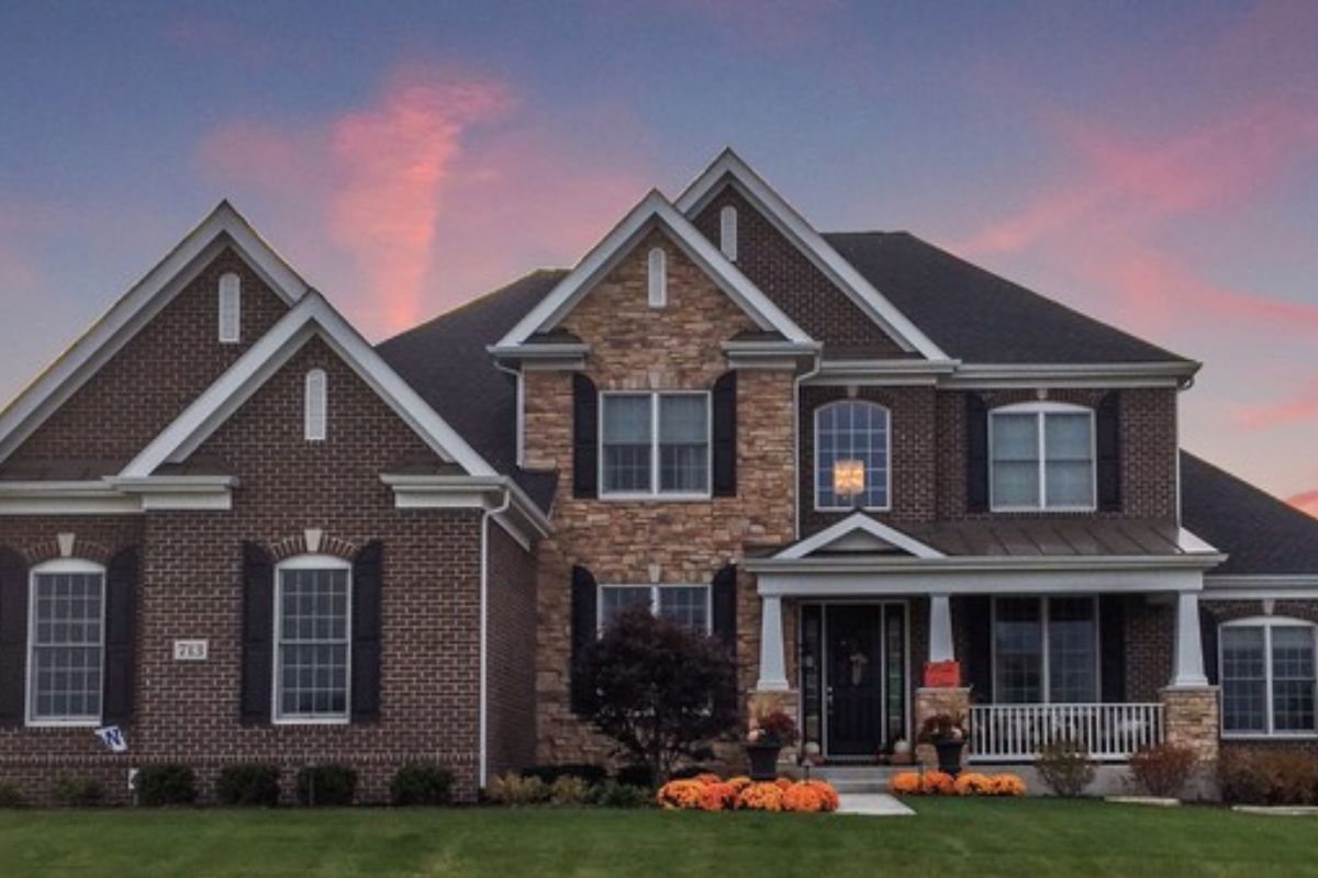 Luxury brick home in the Tanglewood Hills neighborhood of Batavia IL