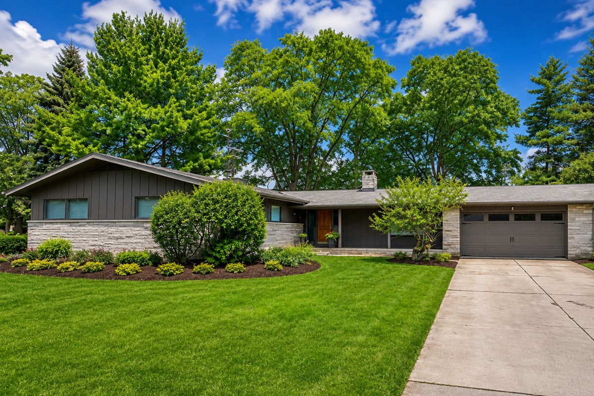 Luxury ranch home in the Sansone neighborhood of Geneva IL with summer landscaping