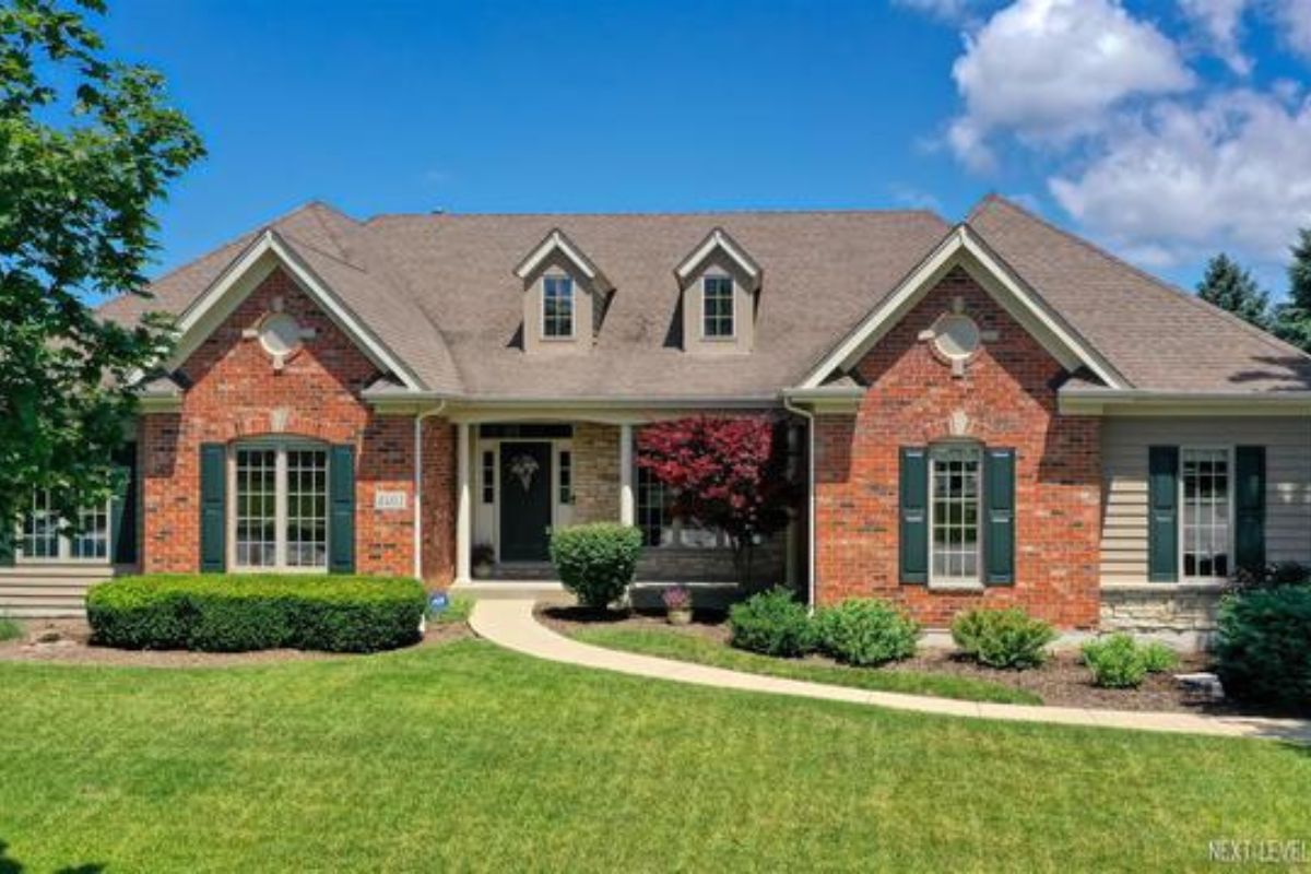 Brick luxury ranch home in Sunset Prairie neighborhood of Geneva IL