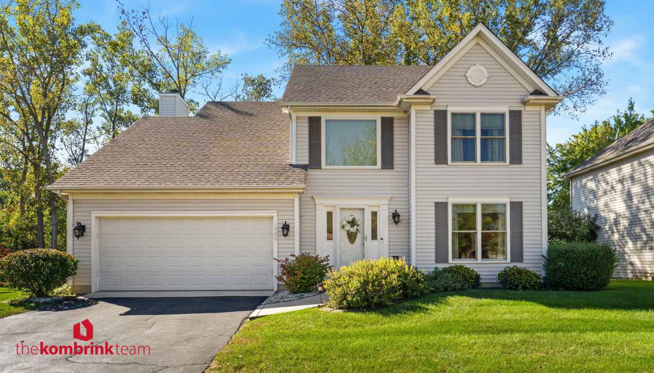 Exterior photo of 1460 Prairie Crossing Dr in West Chicago, Illinois.